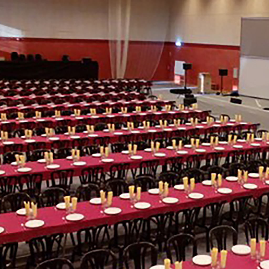 Mesas y sillas de alquiler para celebraciones